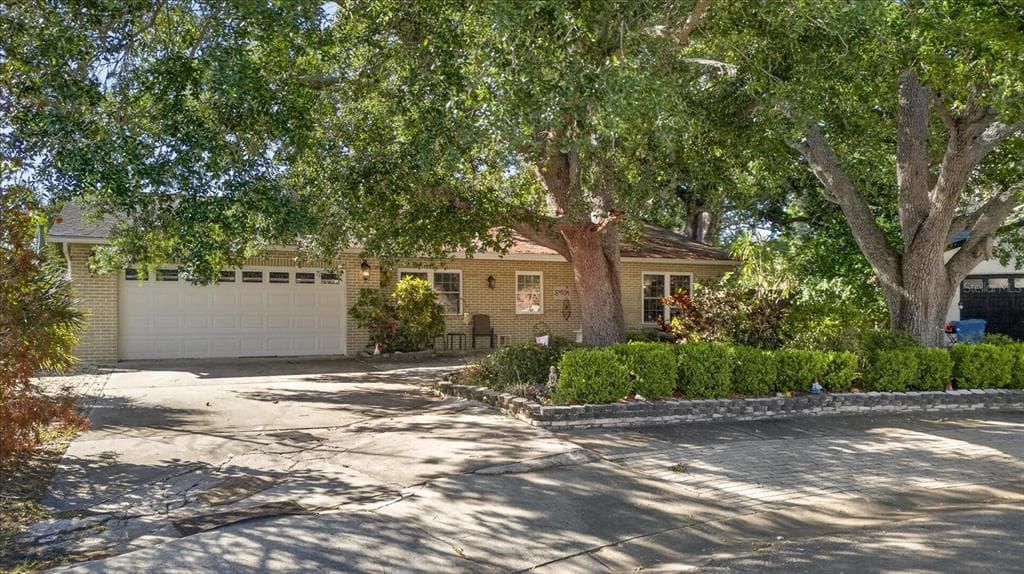 8404 SANDSTONE COURT TAMPA, FL 33615