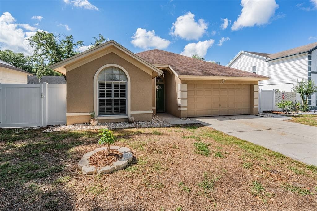 2315 LYNCREST COURT