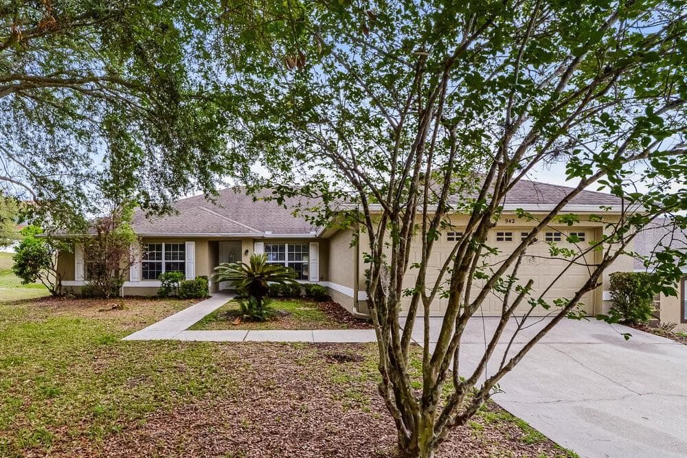 942 CORK OAK LANE MINNEOLA, FL 34715
