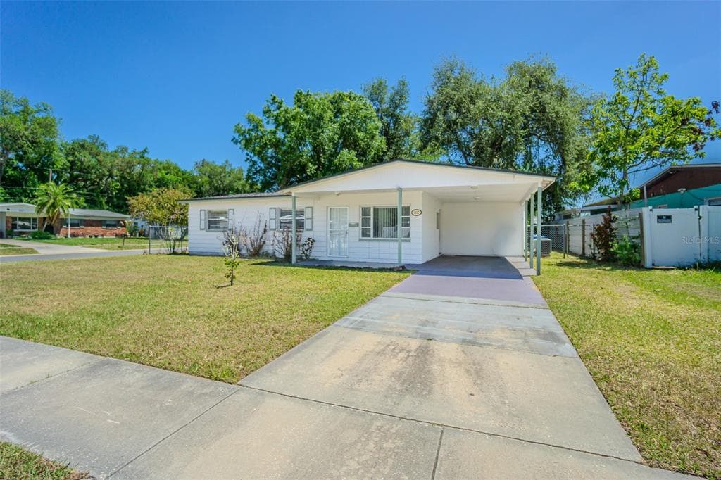 5617 HALIFAX DRIVE TAMPA, FL 33615
