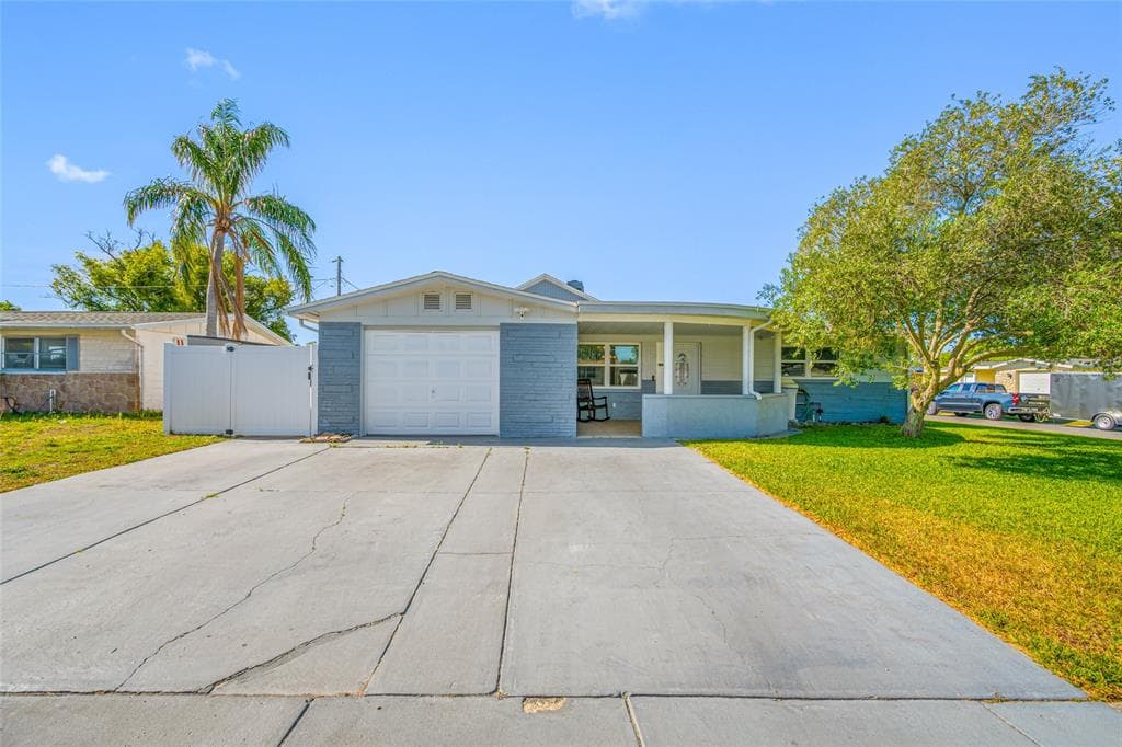5130 VICTORIA LANE HOLIDAY, FL 34690