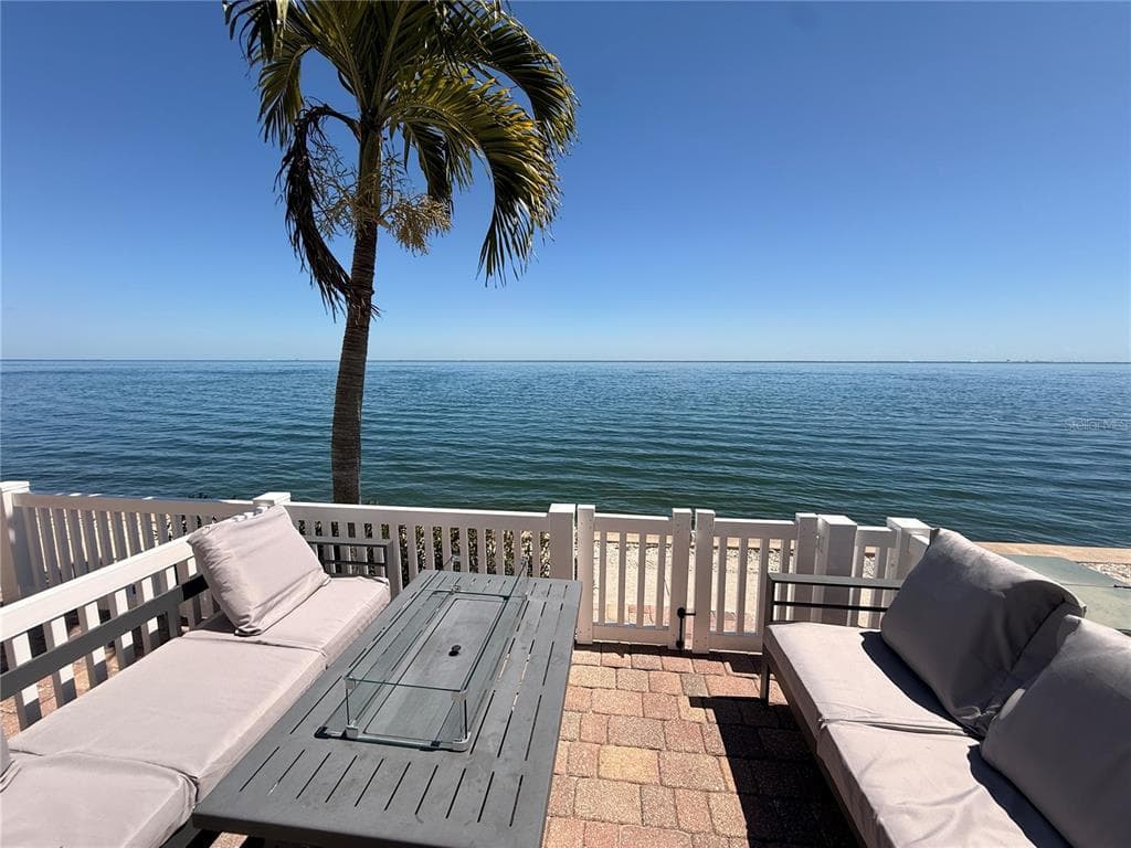 4942 COQUINA KEY DRIVE SE ST PETERSBURG, FL 33705