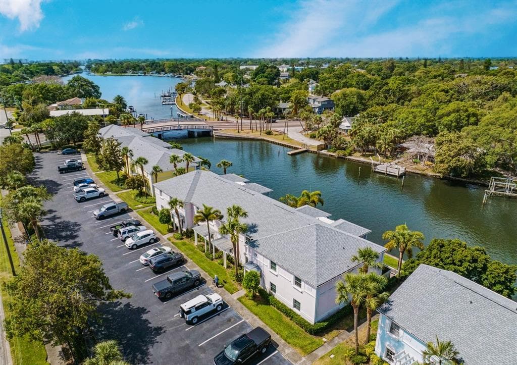 3873 POMPANO DRIVE SE UNIT B ST PETERSBURG, FL 33705