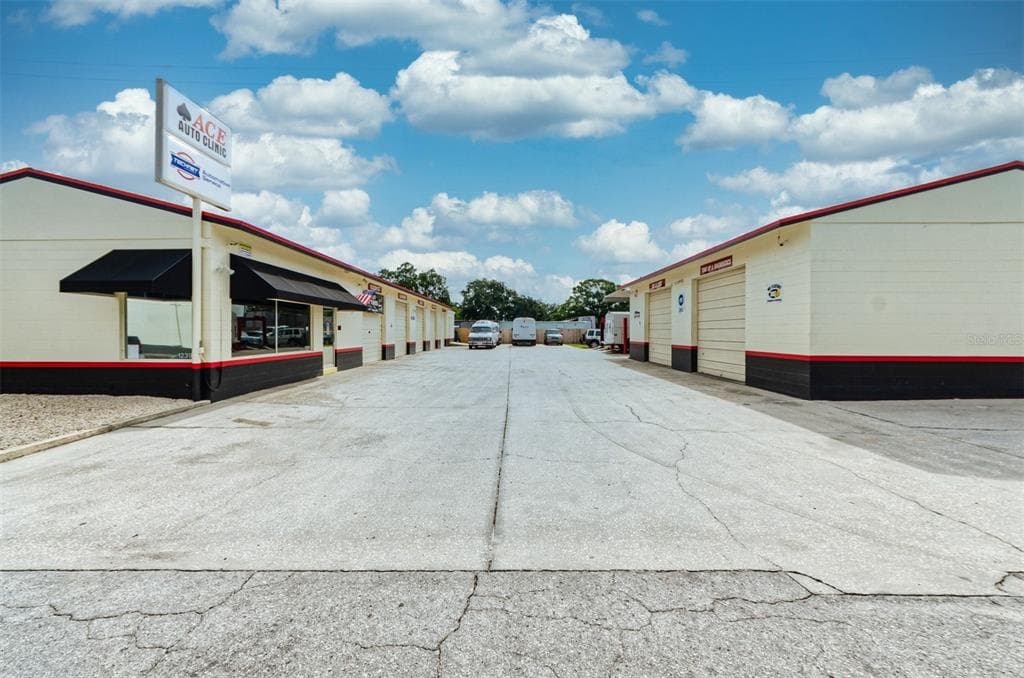 1239 S LINCOLN AVENUE CLEARWATER, FL 33756