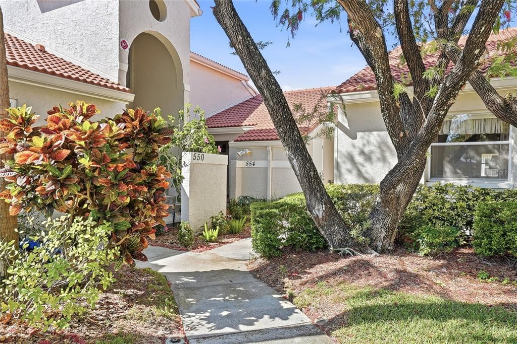 554 ANDORRA CIRCLE NE ST PETERSBURG, FL 33703