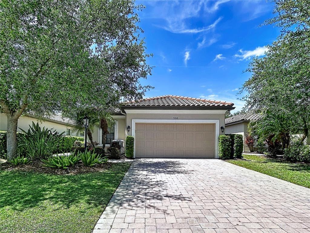 5102 SAVONA RUN BRADENTON, FL 34211