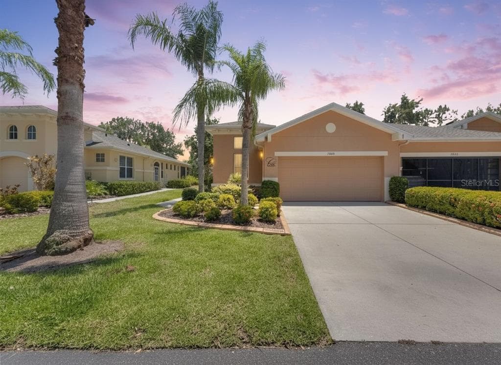 2068 SIFIELD GREENS WAY SUN CITY CENTER, FL 33573