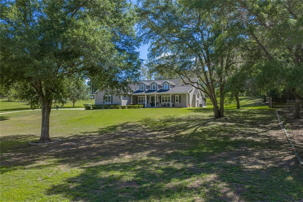 810 SAVANNAH OAKS DRIVE BROOKSVILLE, FL 34602