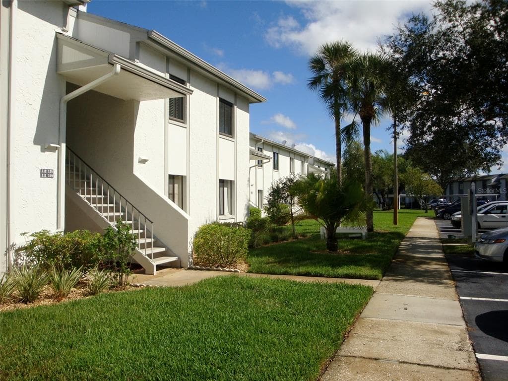 111 E CYPRESS COURT UNIT 111 OLDSMAR, FL 34677