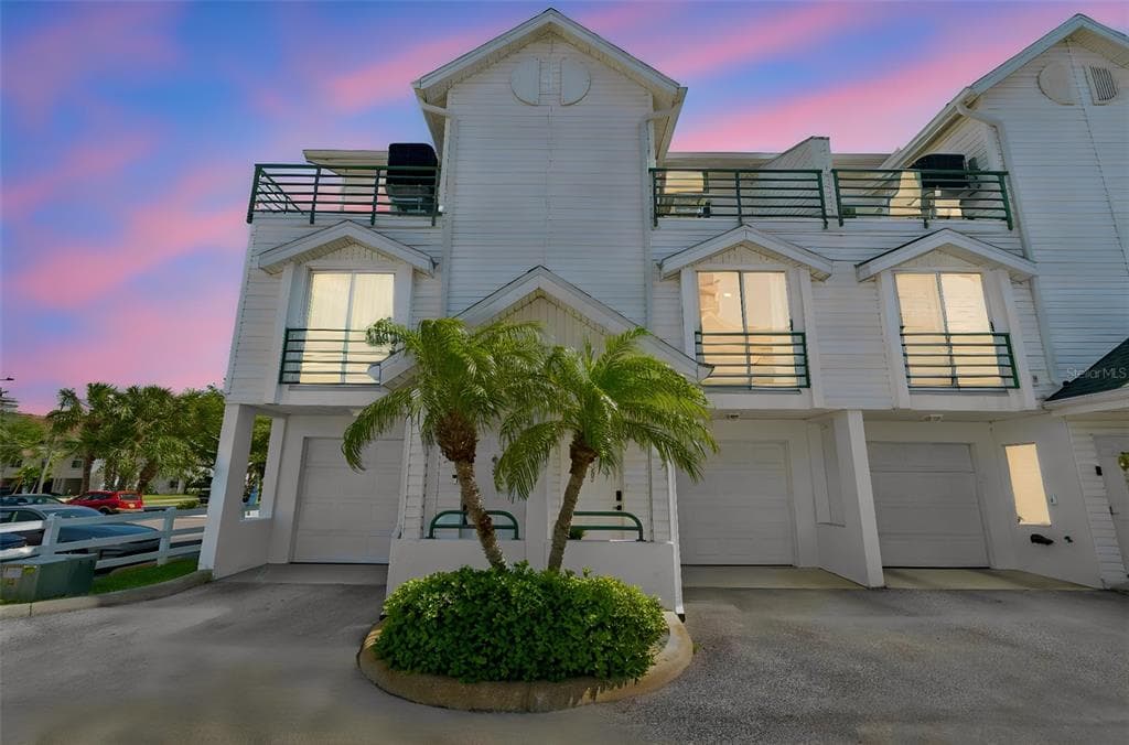 320 ISLAND WAY UNIT 302 CLEARWATER, FL 33767