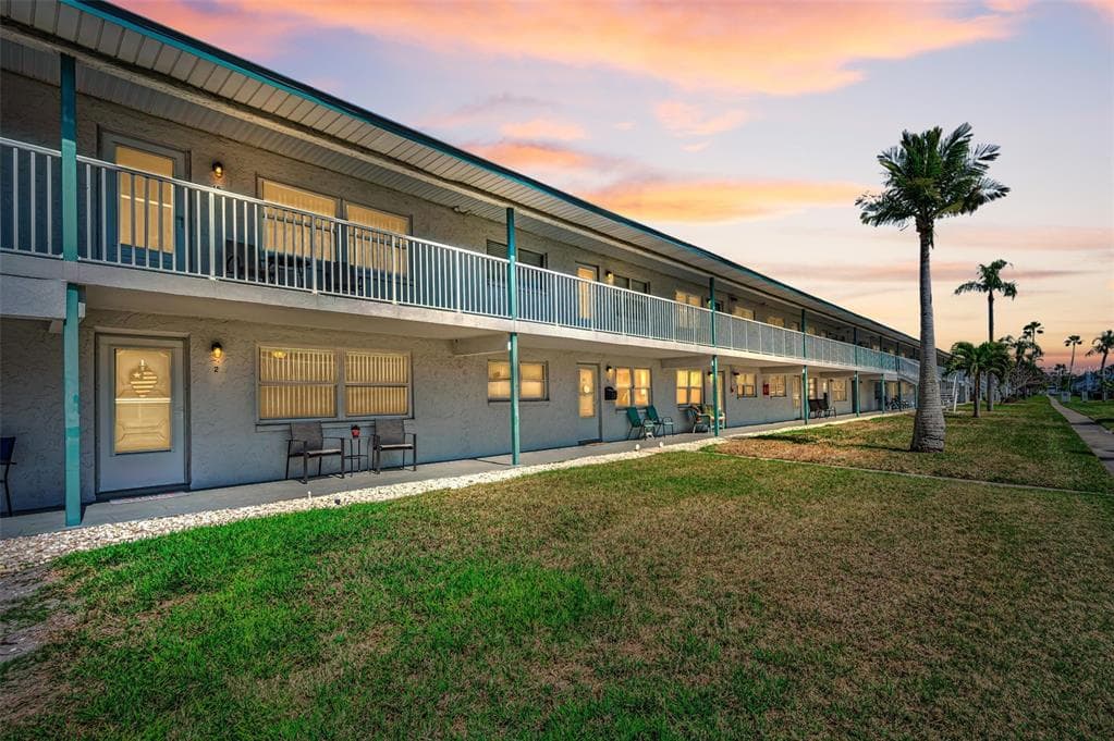 5257 81ST LANE N UNIT 2 ST PETERSBURG, FL 33709