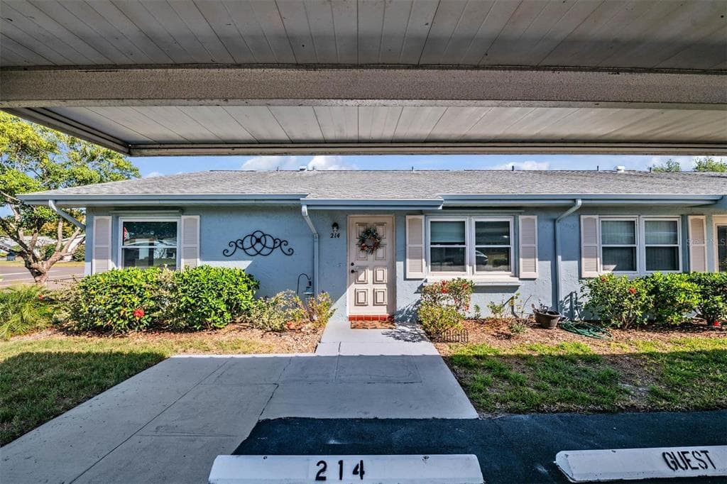 214 GLOUCESTER BOULEVARD SUN CITY CENTER, FL 33573