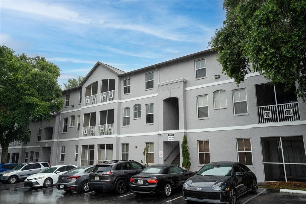 5011 SUNRIDGE PALMS DRIVE UNIT 204 TAMPA, FL 33617