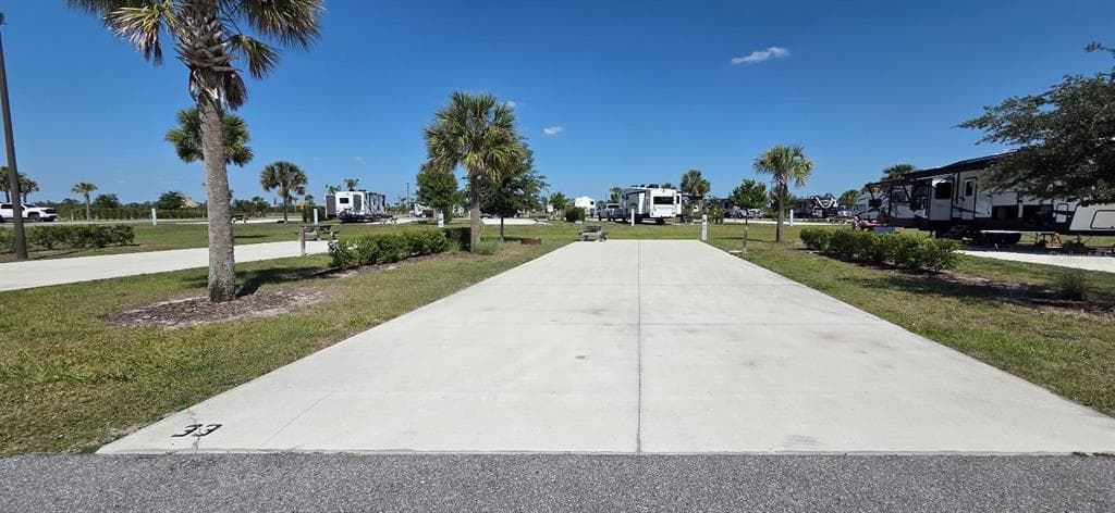 33 TIKI TURN HYW 630 E LAKE WALES, FL 33898