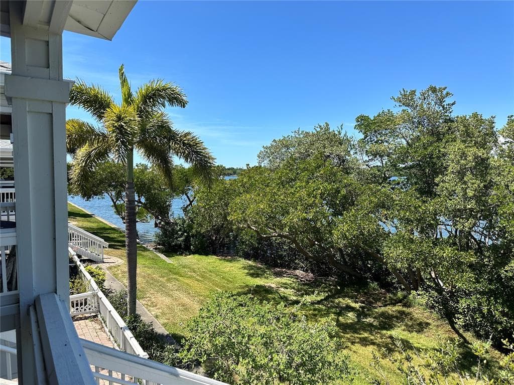 251 POMPANO DRIVE SE UNIT D ST PETERSBURG, FL 33705