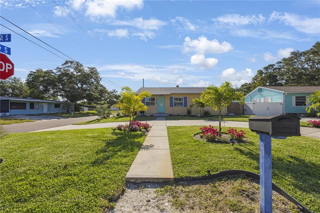 702 GRAY STREET S GULFPORT, FL 33707