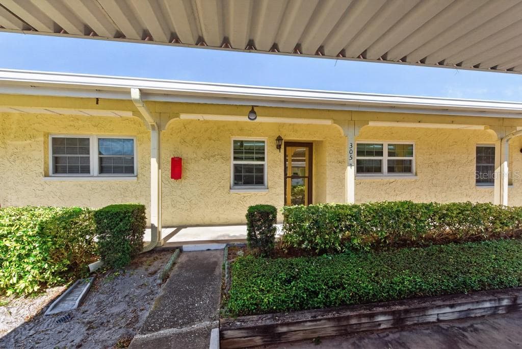 2465 NORTHSIDE DRIVE UNIT 305 CLEARWATER, FL 33761