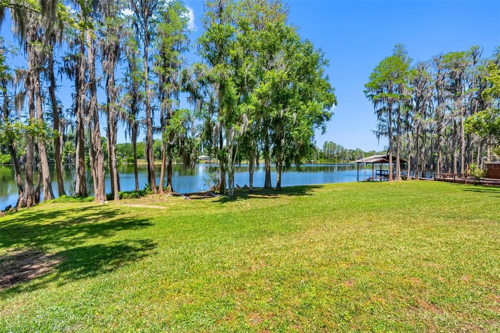 304 LAKE KELL COURT LUTZ, FL 33549