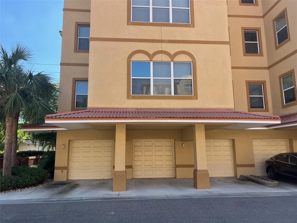 642 WELLS COURT UNIT 201 CLEARWATER, FL 33756
