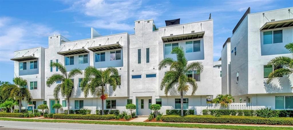 3100 W PAUL AVENUE UNIT 15 TAMPA, FL 33611