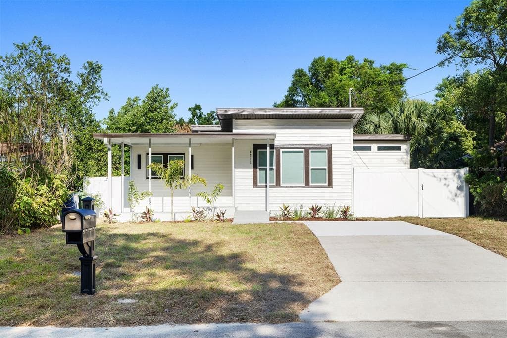 8711 N DEXTER AVENUE TAMPA, FL 33604