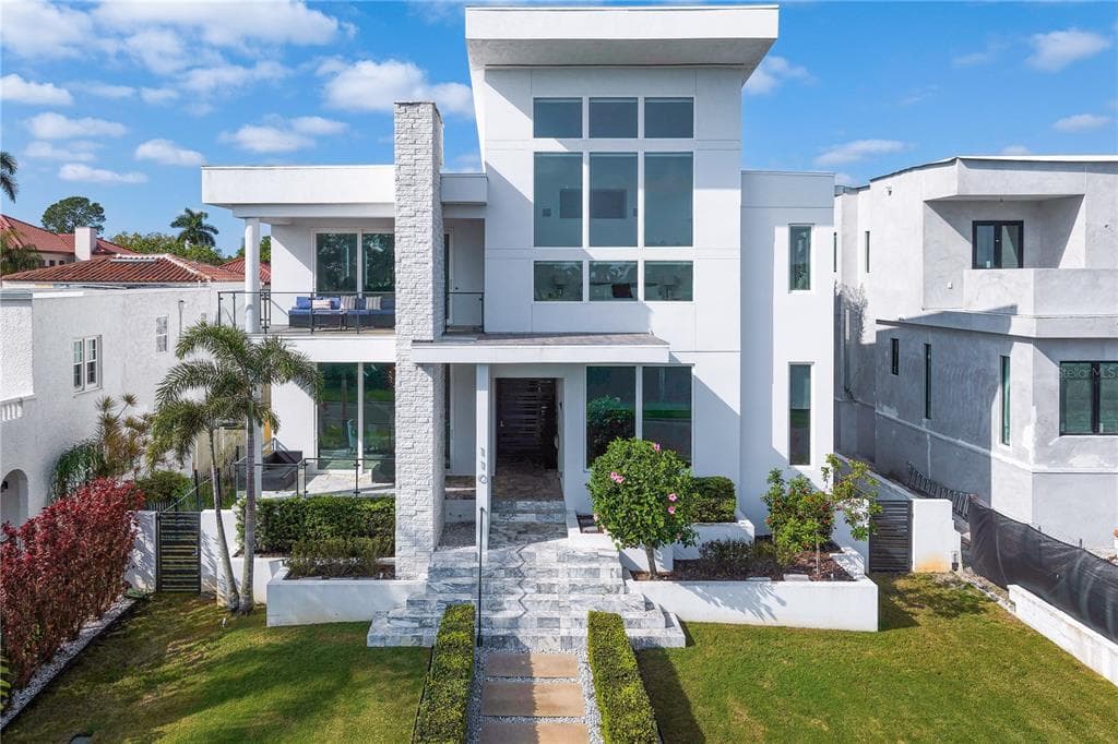 110 PALMERA BOULEVARD NE ST PETERSBURG, FL 33704