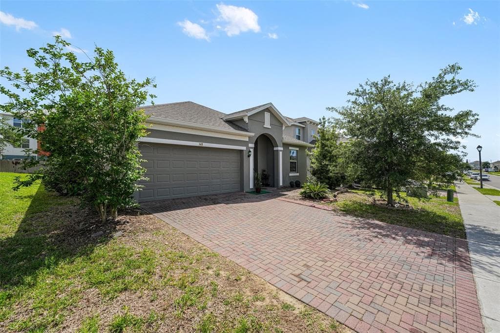 501 SAPPHIRE DR DAVENPORT, FL 33837