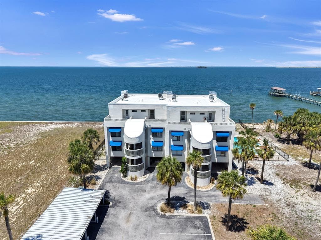 6504 SURFSIDE BOULEVARD UNIT 4 APOLLO BEACH, FL 33572