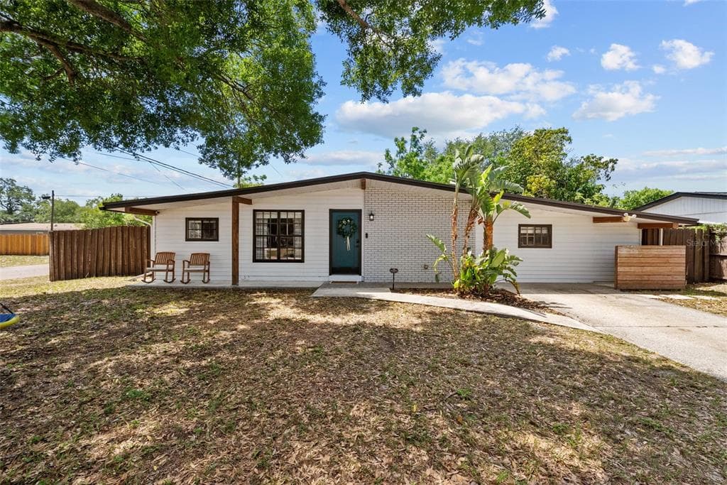 3702 W TYSON AVENUE TAMPA, FL 33611