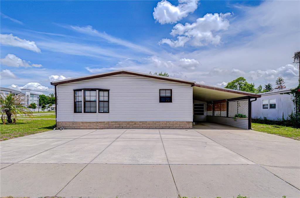 3934 SARAH DRIVE WESLEY CHAPEL, FL 33543
