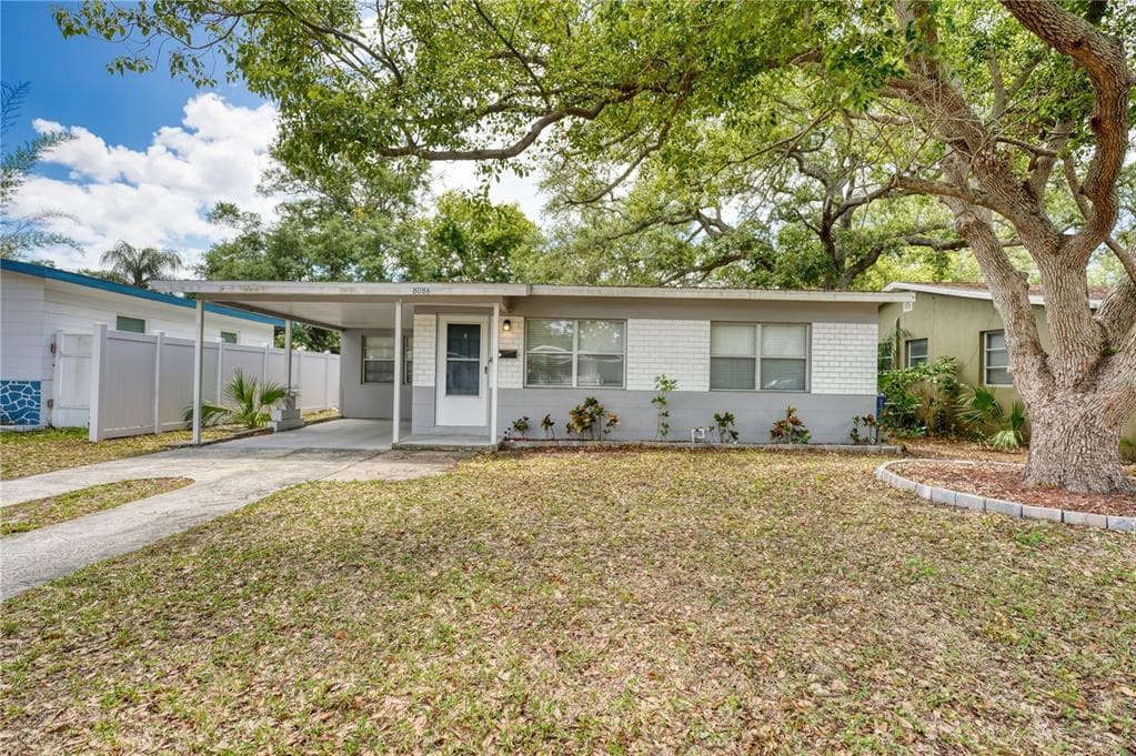 8086 28TH AVENUE N ST PETERSBURG, FL 33710