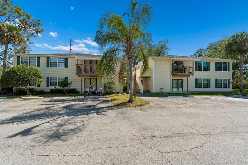 140 HUNTER LAKE DRIVE UNIT 8C OLDSMAR, FL 34677