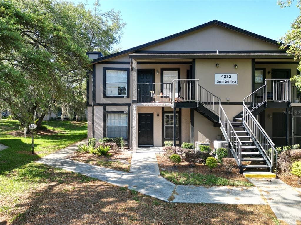 4023 DREAM OAK PLACE UNIT 104 TAMPA, FL 33613