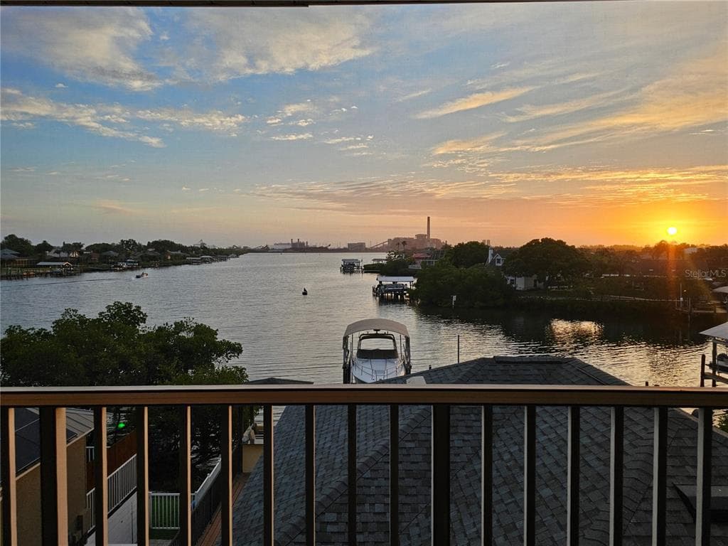 1209 APOLLO BEACH BOULEVARD APOLLO BEACH, FL 33572