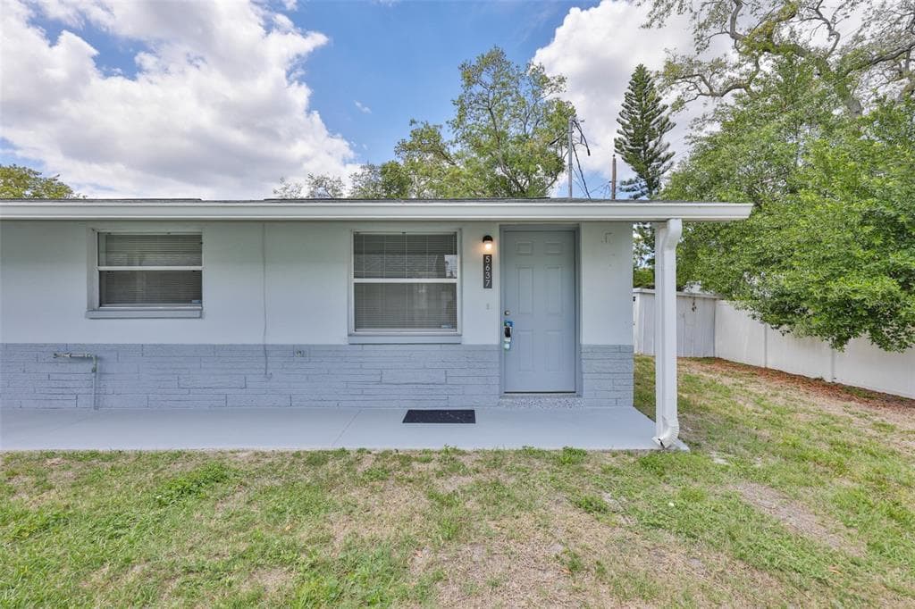 5637 GOLDEN NUGGET DRIVE HOLIDAY, FL 34690