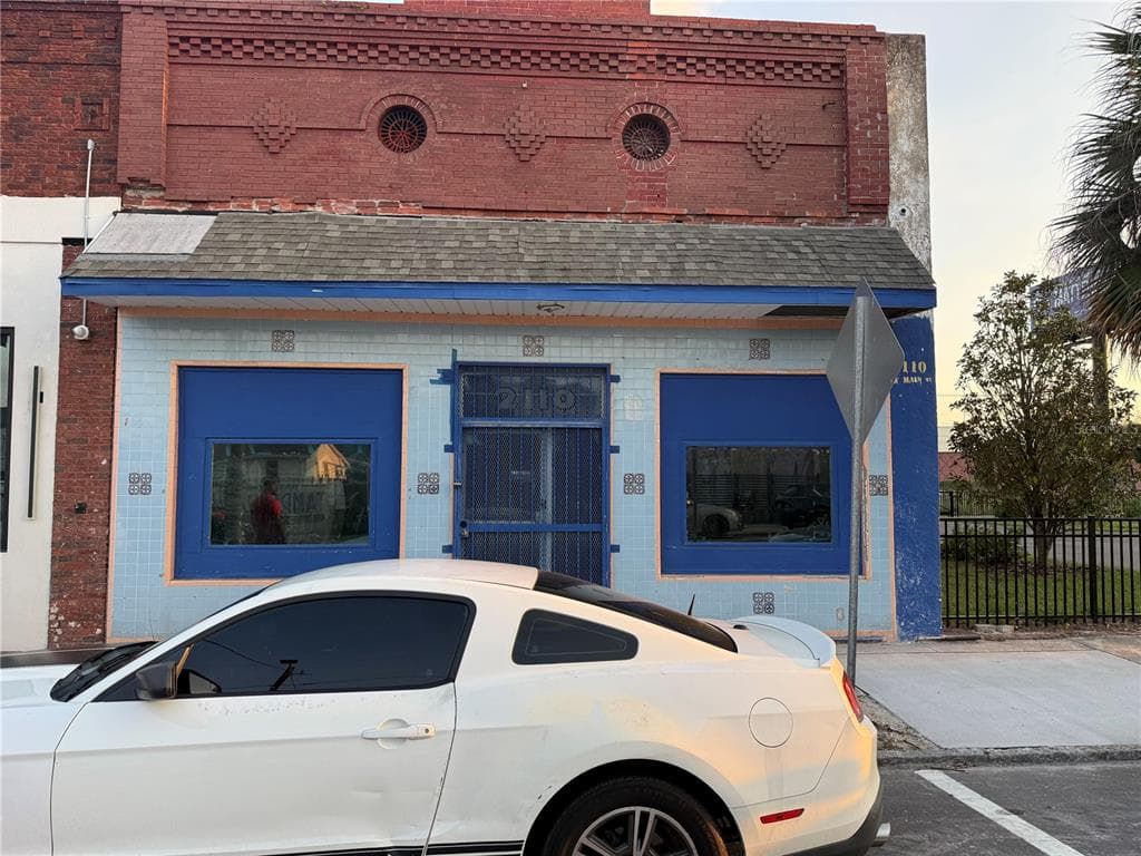 2110 W MAIN STREET TAMPA, FL 33607