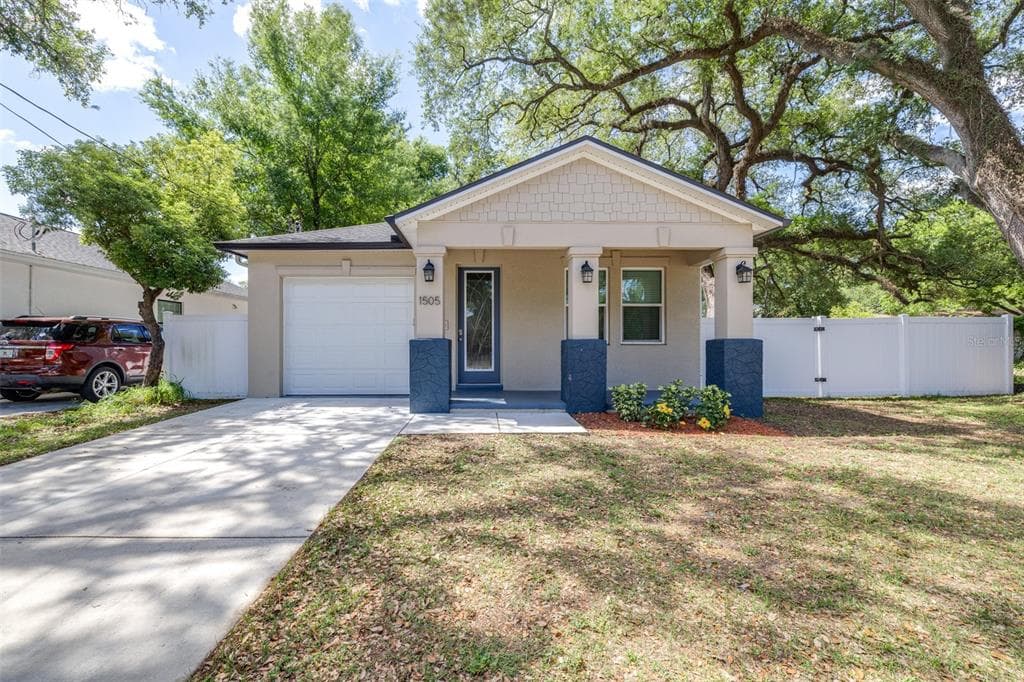 1505 E NORTH BAY STREET TAMPA, FL 33610