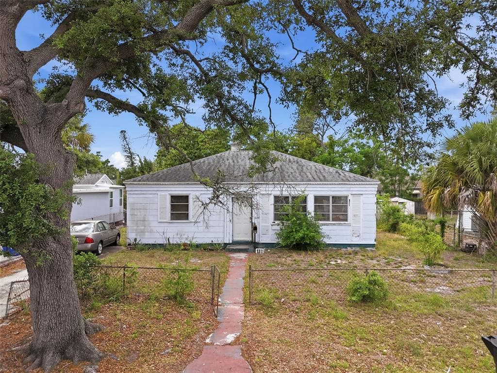 329 KINGSTON STREET S ST PETERSBURG, FL 33711
