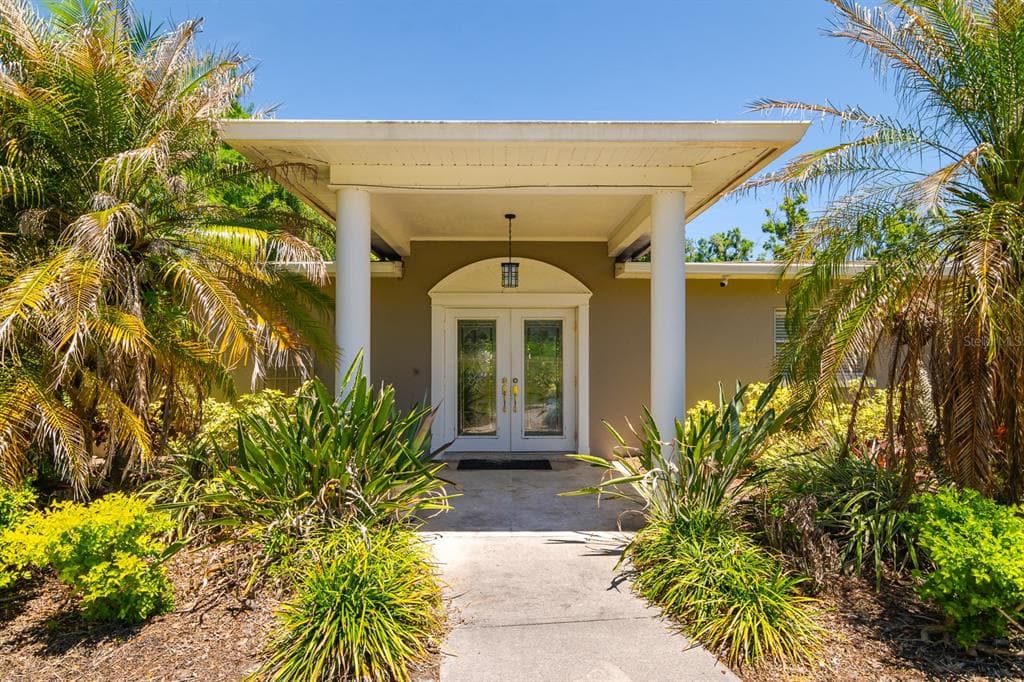 608 VANDERBAKER ROAD TEMPLE TERRACE, FL 33617