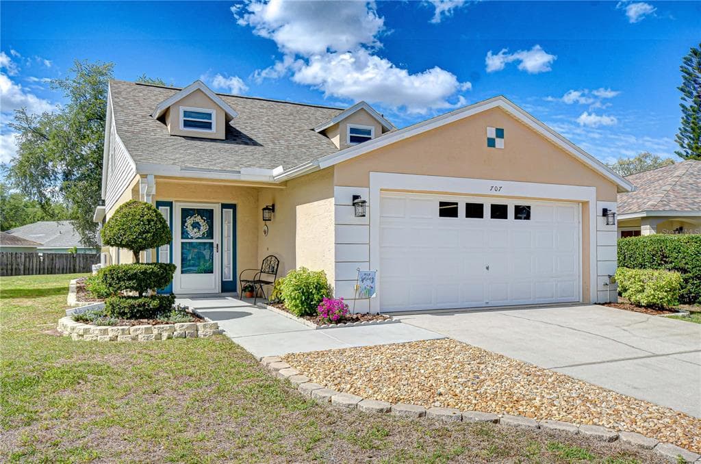 707 ORCHARD ISLE COURT VALRICO, FL 33594