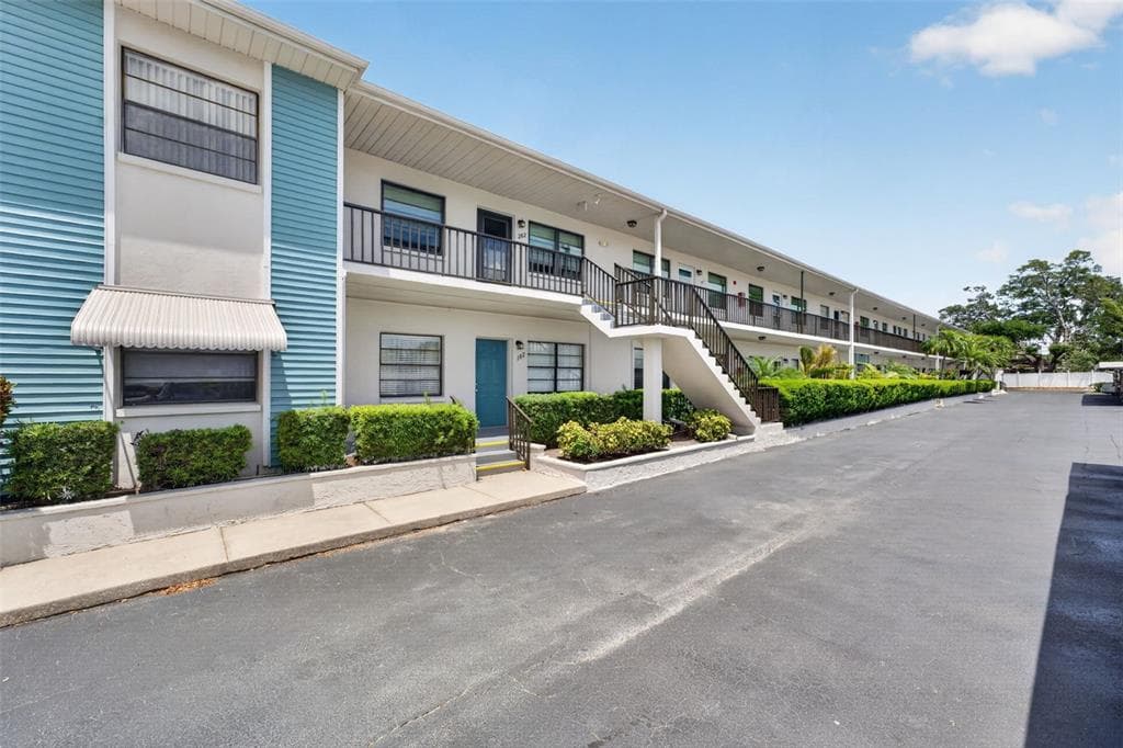 5925 TERRACE PARK DRIVE N UNIT 203