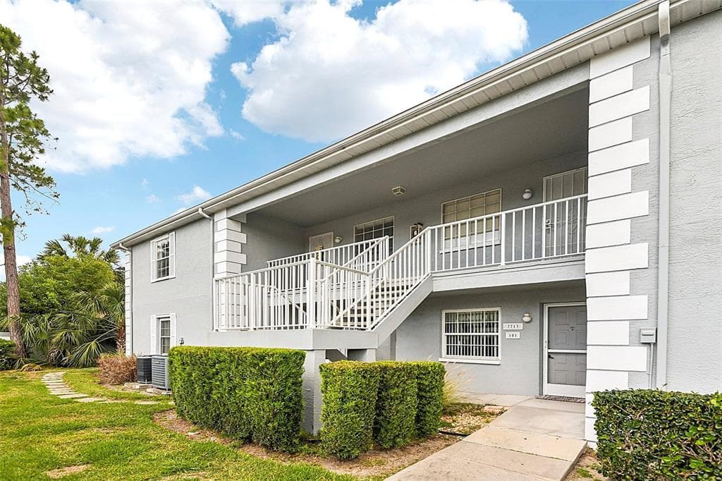 7713 HILLSIDE COURT UNIT 204 HUDSON, FL 34667