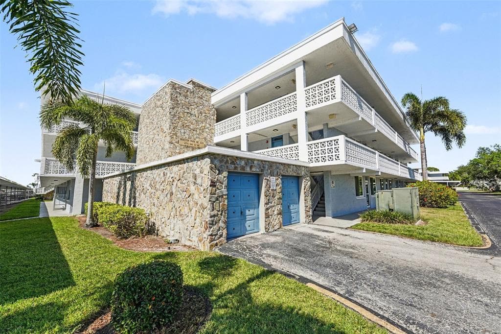 4715 BAY STREET NE UNIT 232 ST PETERSBURG, FL 33703