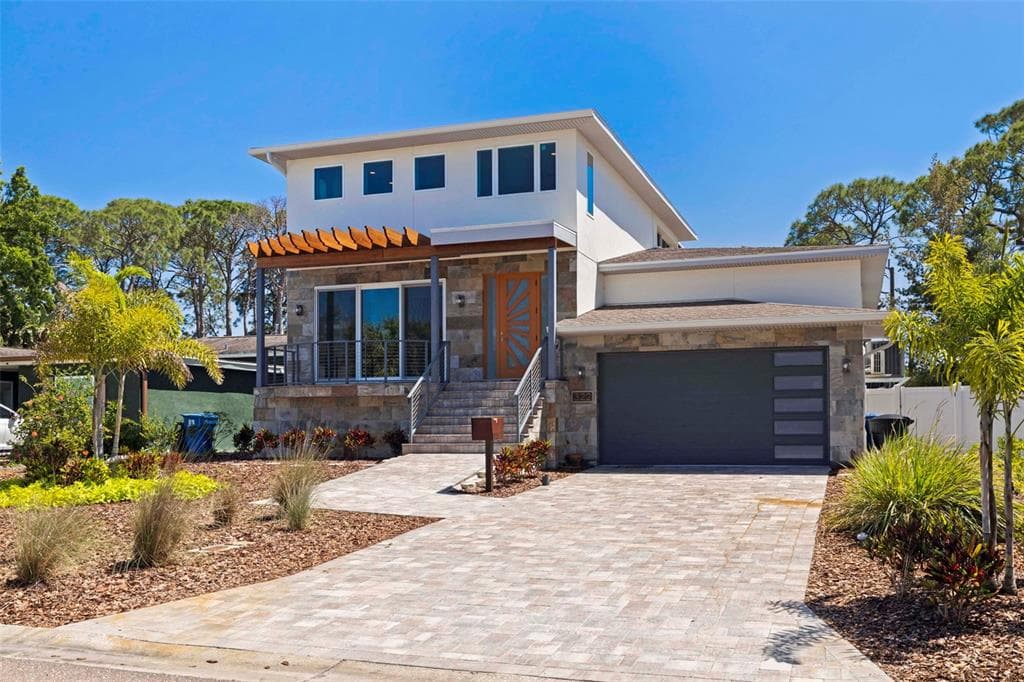 322 80TH AVENUE NE ST PETERSBURG, FL 33702