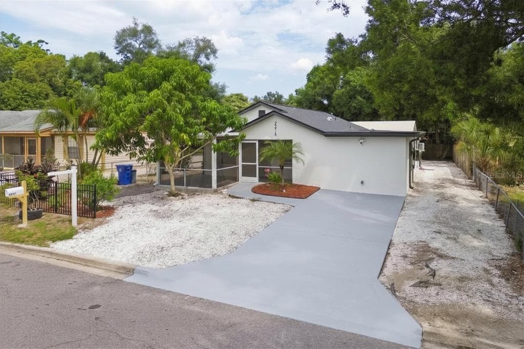 2216 12TH AVENUE W BRADENTON, FL 34205