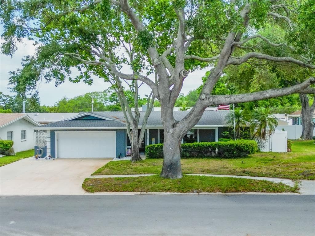 1678 ALGONQUIN DRIVE CLEARWATER, FL 33755