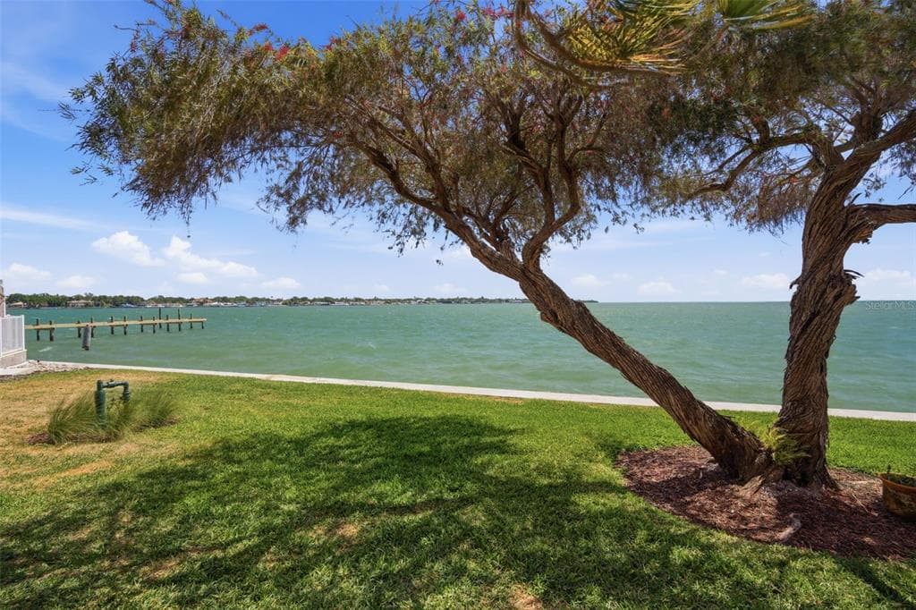 7400 SUNSHINE SKYWAY LANE S UNIT 121 ST PETERSBURG, FL 33711