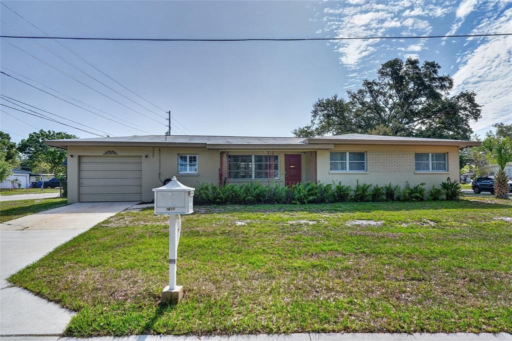 1610 VALENCIA DRIVE W LARGO, FL 33778