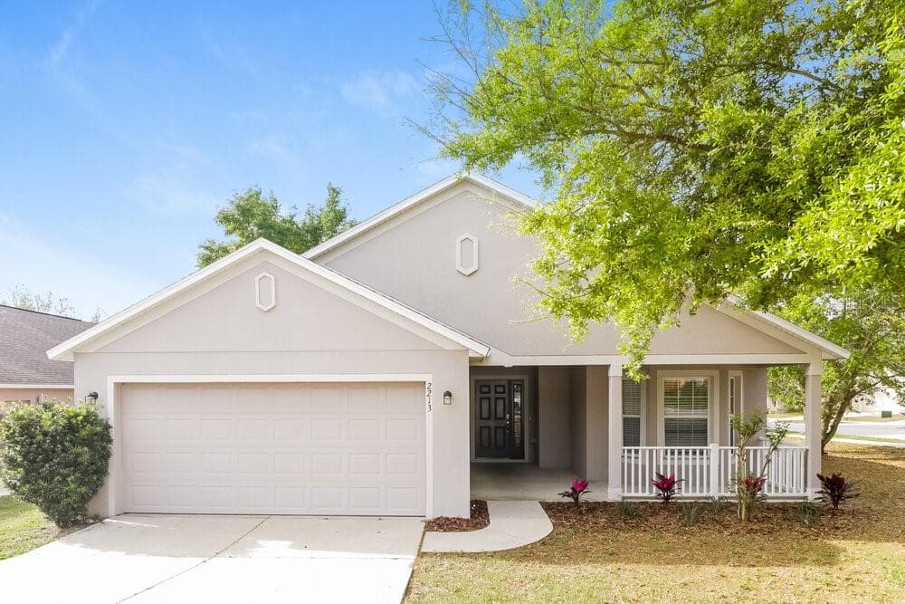 2213 MERRY ROAD TAVARES, FL 32778