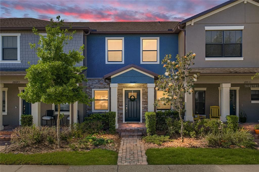 28647 TRANQUIL LAKE CIRCLE WESLEY CHAPEL, FL 33543